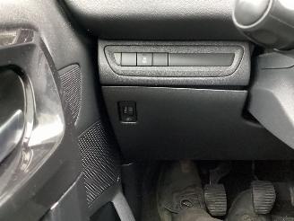 Peugeot 208 1.0 Vti picture 14