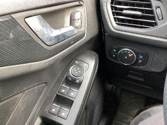 Ford Focus 1.0 Ecoboost ST Line Business picture 16