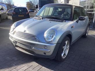 Vrakbiler auto Mini Mini Mini One/Cooper (R50), Hatchback, 2001 / 2007 1.6 16V Cooper 2001/10