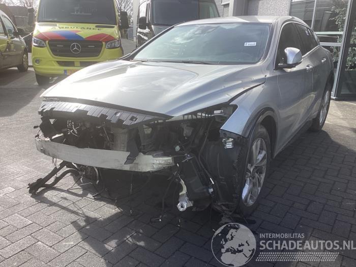 Infiniti Q30 Q30 (H15), SUV, 2015 1.6t 16V