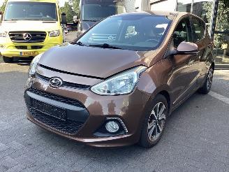 damaged passenger cars Hyundai I-10 1.2 16V 2015/10