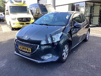 Schadeauto Peugeot 208 1.2 Vti Active 2012/8