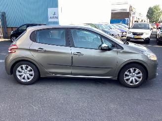 Peugeot 208 1.2 VTi Urban Soul picture 4