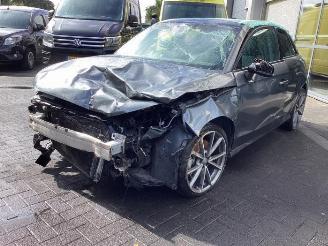 Vrakbiler auto Audi A1 A1 Sportback (8XA/8XF), Hatchback 5-drs, 2011 / 2018 1.8 TFSI 16V 2015/12