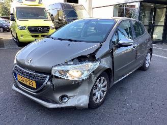 Damaged car Peugeot 208  2013/11