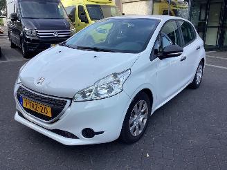 Damaged car Peugeot 208  2014/4