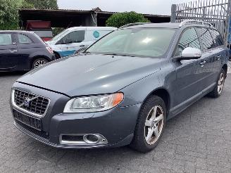 Unfallwagen Volvo V-70 25 20V 2010/3