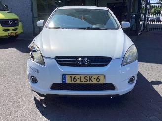 Kia Proceed 1.4 CVVT picture 2