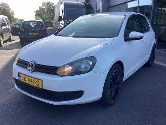 skadebil auto Volkswagen Golf 16 FSI 2009/11