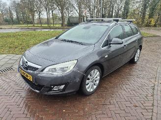 Schadeauto Opel Astra 1.4 COSMO SPORTS TOURER 2011/7