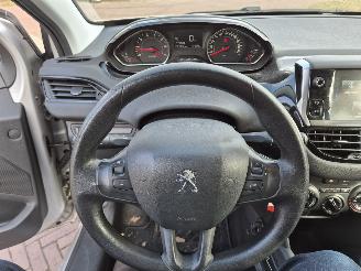 Peugeot 208 1.2 VTi Active picture 14