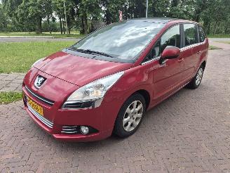 Schadeauto Peugeot 5008 1.6 HDIF ST 5P 2010/10