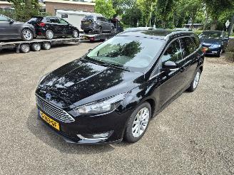 krockskadad bil auto Ford Focus 1.0 Titanium 2017/2