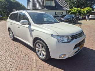  Mitsubishi Outlander 2.0 PHEV INSTYLE+ 2014/4