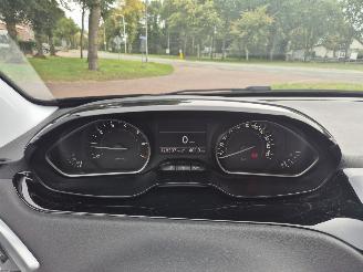 Peugeot 208 1.4 VTi Allure picture 15
