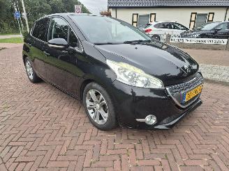 Peugeot 208 1.4 VTi Allure picture 2