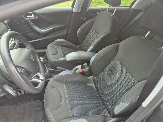 Peugeot 208 1.4 VTi Allure picture 12