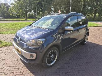 damaged passenger cars Volkswagen Up! 1.0 MPI CROSS UP 2015/1