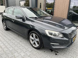 Voiture accidenté Volvo V-60 T3  Automaat  Navi Camera PDC 2014/12