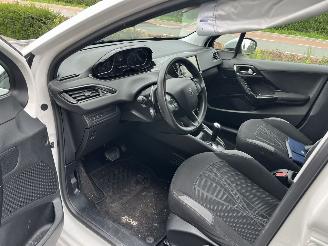 Peugeot 208 1.2 e-VTi  Automaat  Navi Clima Pdc picture 9