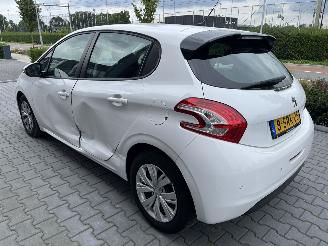 Peugeot 208 1.2 e-VTi  Automaat  Navi Clima Pdc picture 4