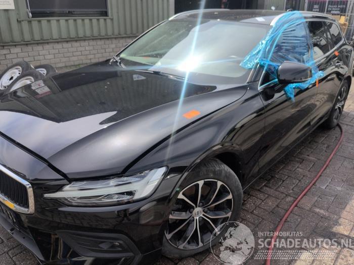 Volvo V-60 V60 II (ZW), Combi, 2018 2.0 B3 16V Mild Hybrid
