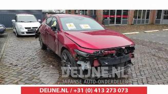 Coche siniestrado Mazda 3 3 Sport (BP), Hatchback, 2018 2.0 SkyActiv-G 122 Mild Hybrid 16V 2021