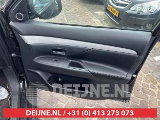 Mitsubishi Outlander Outlander (GF/GG), SUV, 2012 / 2022 2.0 16V PHEV 4x4 picture 25