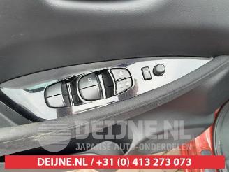Nissan Leaf Leaf (ZE0), Hatchback, 2010 / 2017 Leaf picture 12