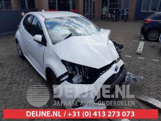 Coche siniestrado Toyota Yaris Yaris IV (P21/PA1/PH1), Hatchback, 2020 1.5 12V Hybrid 115 2021/7