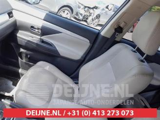 Mitsubishi Outlander Outlander (GF/GG), SUV, 2012 / 2022 2.0 16V PHEV 4x4 picture 16