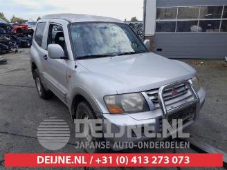 Coche siniestrado Mitsubishi Pajero Pajero Hardtop (V6/7), Terreinwagen, 2000 / 2006 3.2 DI-D 16V 2001/4