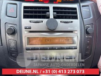 Toyota Yaris Yaris II (P9), Hatchback, 2005 / 2014 1.33 16V Dual VVT-I picture 10