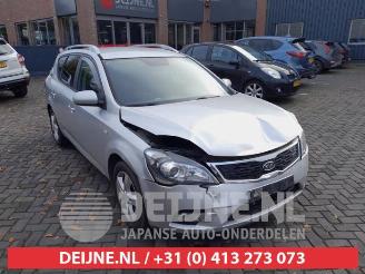 Coche siniestrado Kia Cee d Cee'd Sporty Wagon (EDF), Combi, 2007 / 2012 1.4 16V 2009/11