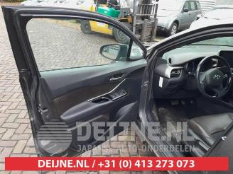 Toyota C-HR C-HR (X1,X5), SUV, 2016 1.8 16V Hybrid picture 11