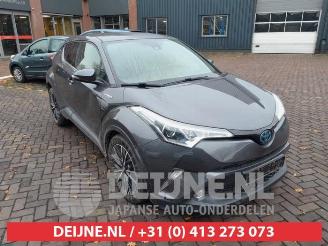 Salvage car Toyota C-HR C-HR (X1,X5), SUV, 2016 1.8 16V Hybrid 2017/8