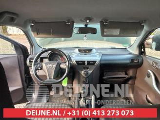 Toyota iQ iQ, Hatchback 3-drs, 2009 / 2015 1.0 12V VVT-i picture 13