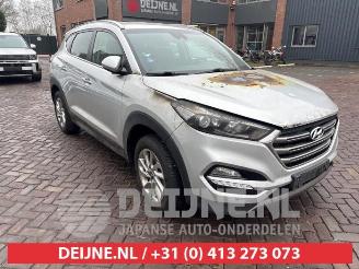 Vrakbiler auto Hyundai Tucson Tucson (TL), SUV, 2015 1.6 GDi 16V 2WD 2016/10
