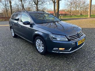 Schadeauto Volkswagen Passat 2.0 tdi automaat Comfortline 2011/2