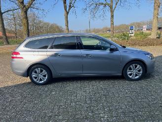 Peugeot 308 1.6 BluedHdi Pack picture 2