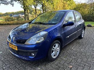 Schadeauto Renault Clio 1.4 16v Dynamique Line 2006/3