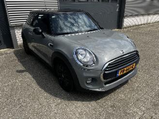 Mini Cooper 1.5I picture 2