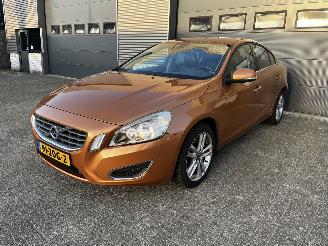 krockskadad bil auto Volvo S-60 1.6 T3 AUTOMAAT / NAVI / CRUISE / PDC 2012/10