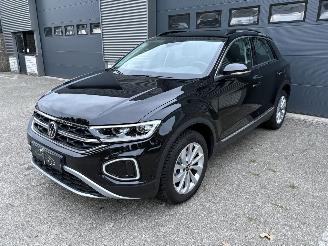 Vaurioauto  passenger cars Volkswagen T-Roc 1.5 TSI AUTOMAAT / NAVI / CRUISE / CAMERA 2026/2