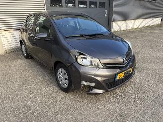 Toyota Yaris 1.3 VVT-I NAVI / CRUISE / PDC picture 3