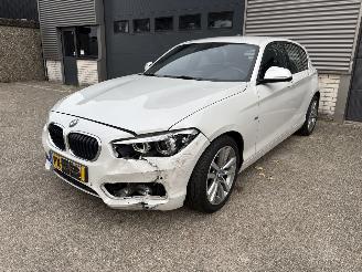 Schadeauto BMW 1-serie 118i SPORT / AUTOMAAT / LEER / NAVI / CRUISE / PDC 2017/10