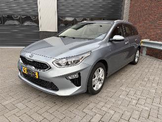 krockskadad bil auto Kia Ceed 1.0 T-GDI Sportswagon NAVI / CAMRA / CLIMA / STOELVERW 2019/9