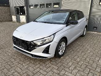 damaged passenger cars Hyundai I-20 1.0T-GDI CAMERA / NAVI / CRUISE / 120PK 2024/3