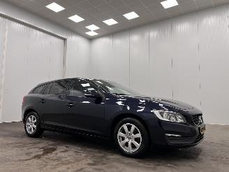 Voiture accidenté Volvo V-60 2.0 D2 Kinetic Navi Clima 2015/6