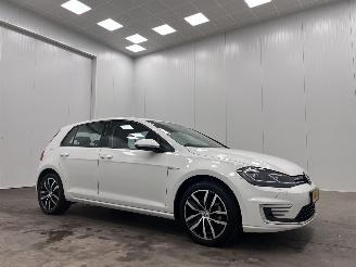 Damaged car Volkswagen e-Golf E-Dition 5-drs Navi Clima 2020/2